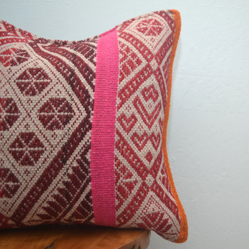 
                      
                        Frazada Pillow (Rojo)
                      
                    