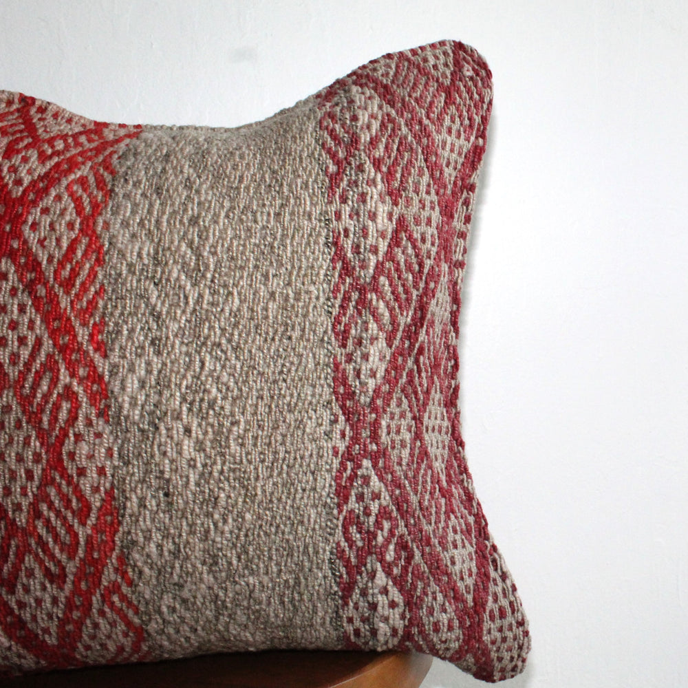 
                      
                        Frazada Pillow (Opaque)
                      
                    