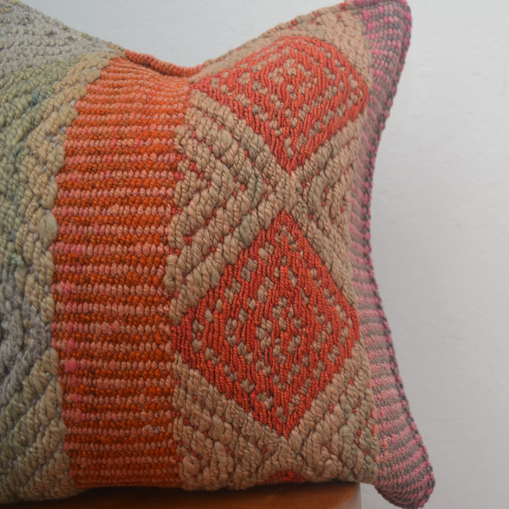 
                      
                        Frazada Pillow (Chunky)
                      
                    