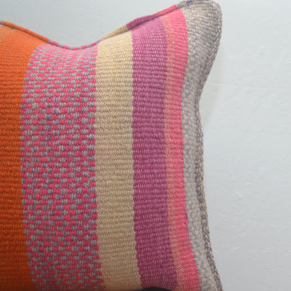 
                      
                        Frazada Pillow (Pinky)
                      
                    