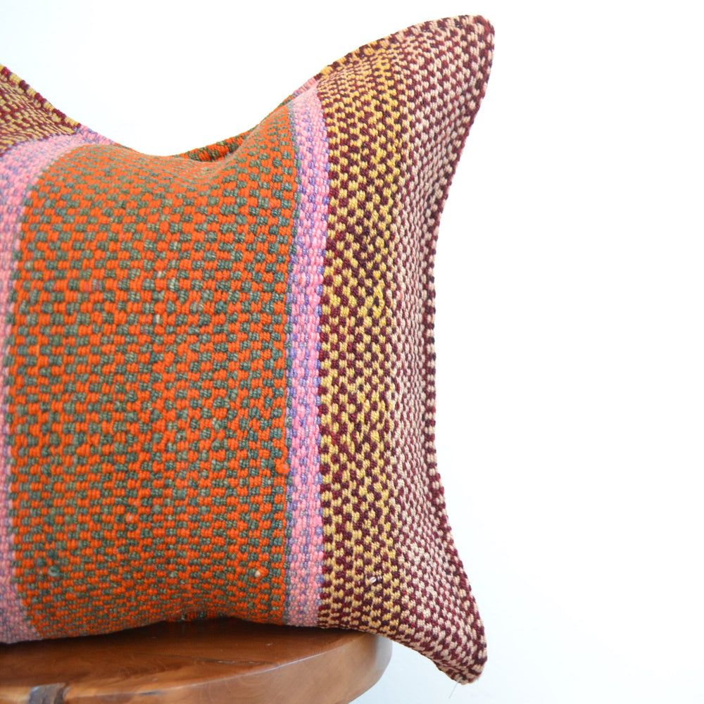 
                      
                        Frazada Pillow Colorful
                      
                    