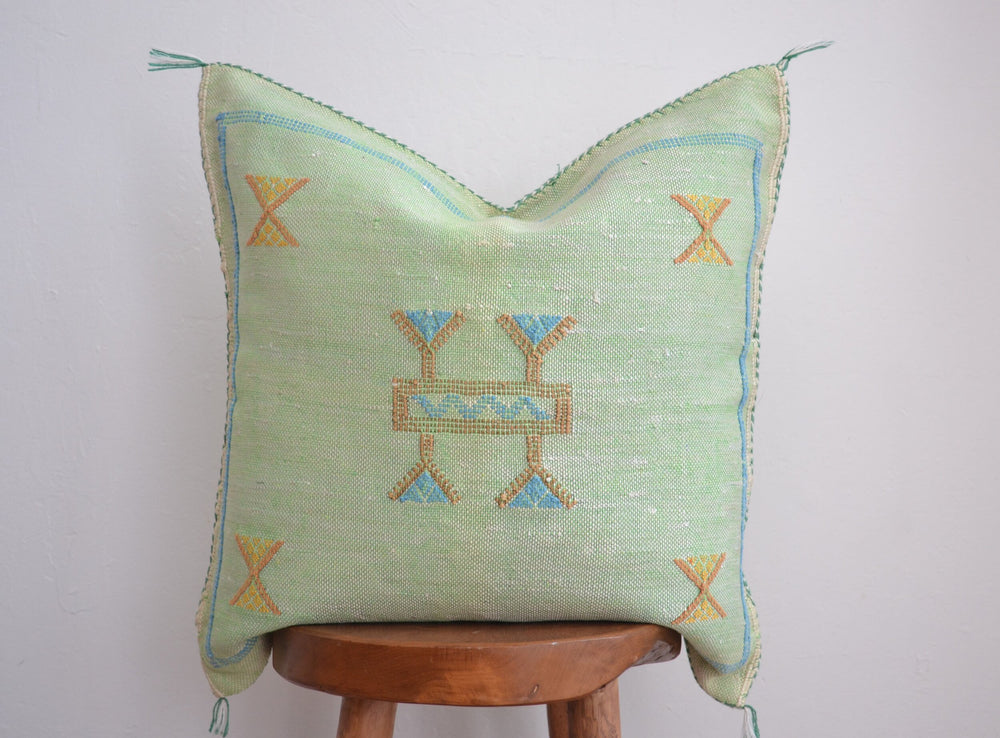 Sabra Silk Pillow - Kelly Green