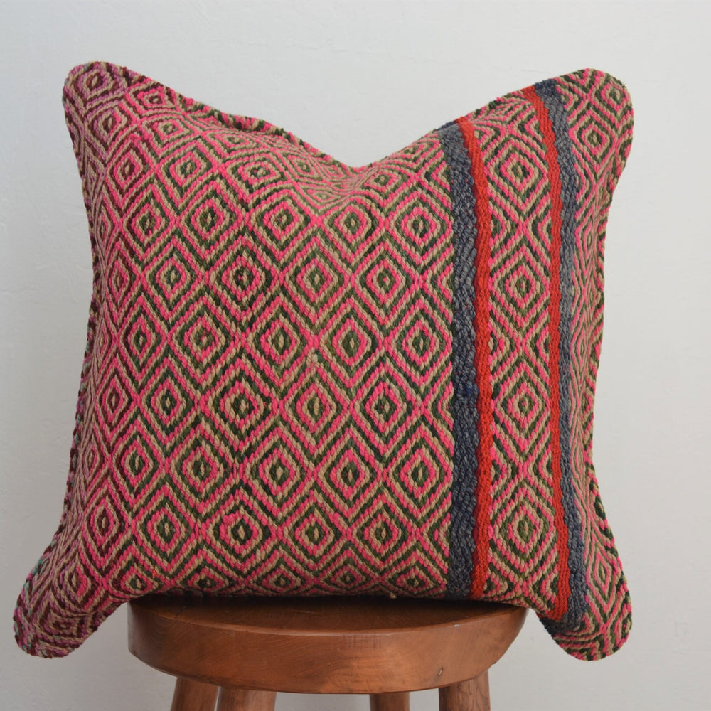 
                      
                        Frazada Pillow (Swirl)
                      
                    