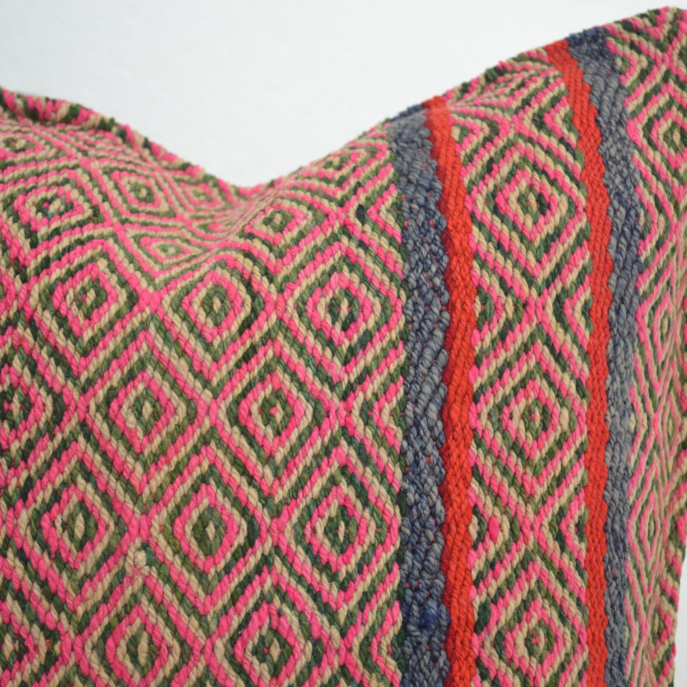 
                      
                        Frazada Pillow (Swirl)
                      
                    
