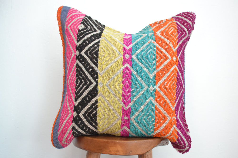 Frazada Pillow (Rainbow)