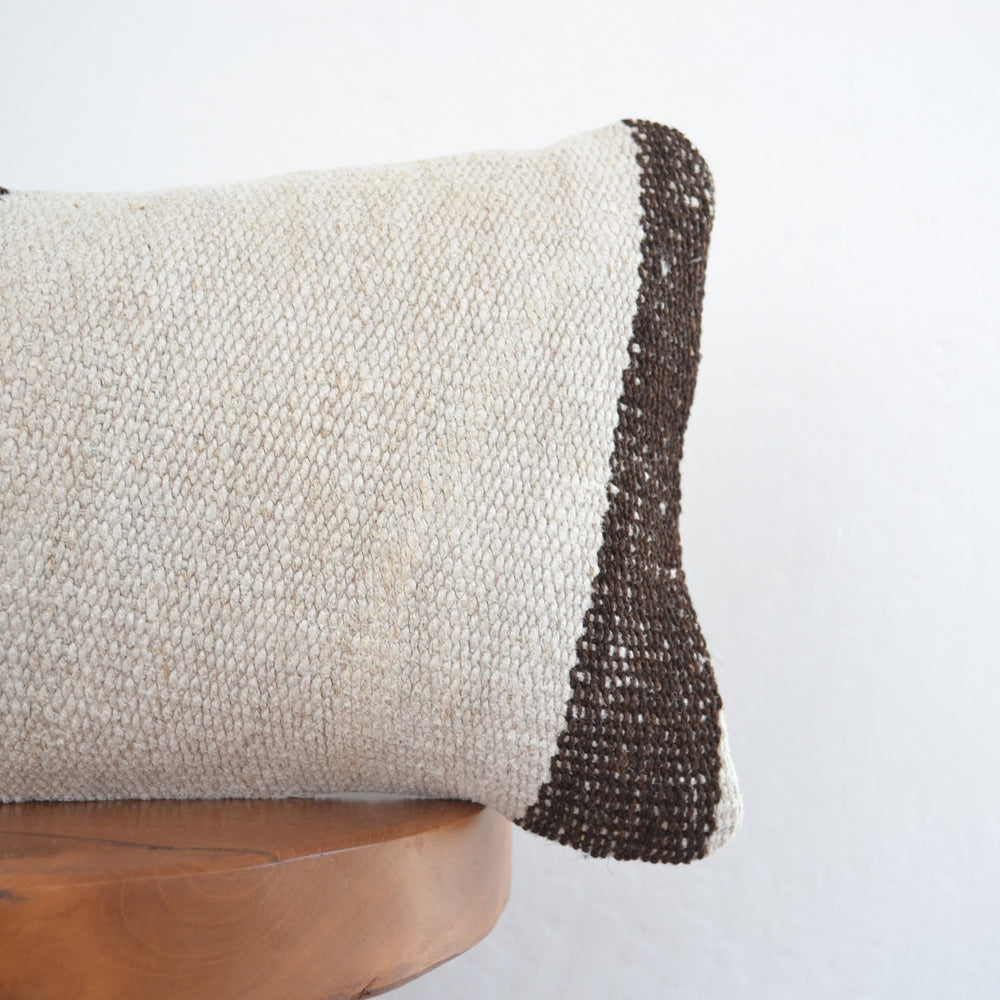 
                      
                        Coussin Kilim lombaire
                      
                    