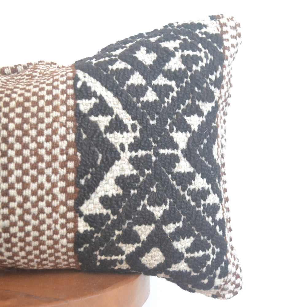 
                      
                        Lumbar Frazada Pillow (Marron)
                      
                    