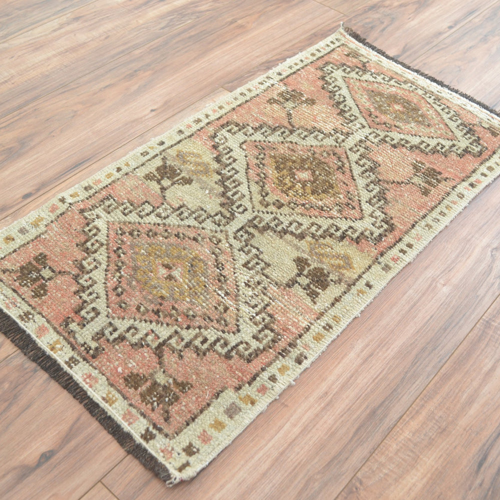 
                      
                        Mini tapis turc Oushak (en sourdine)
                      
                    