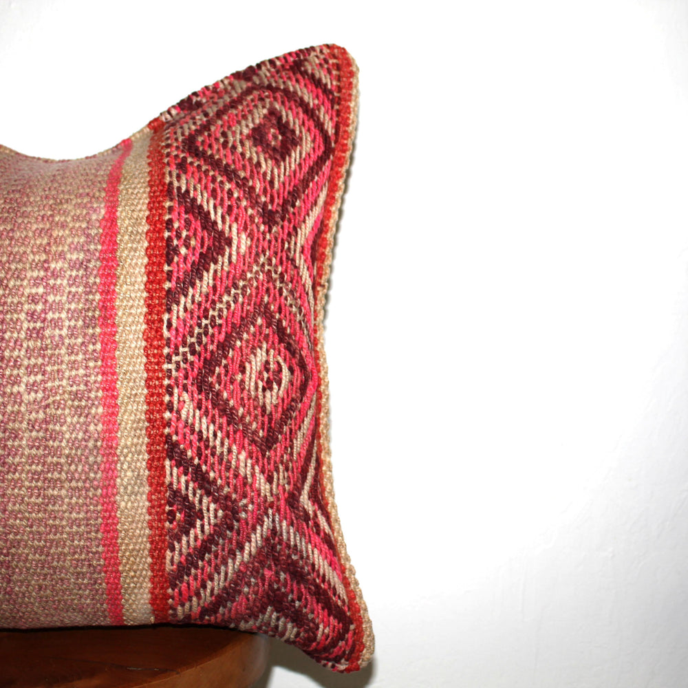 
                      
                        Frazada Pillow (Merlot)
                      
                    