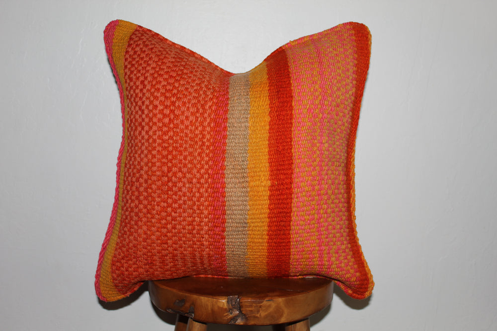 Frazada Pillow (Garnet)