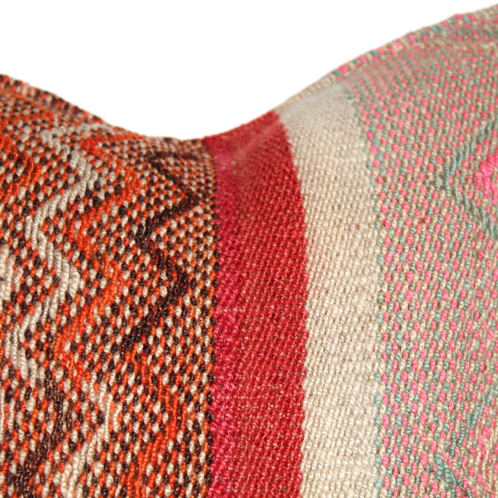 
                      
                        Frazada Pillow (Qenqo)
                      
                    